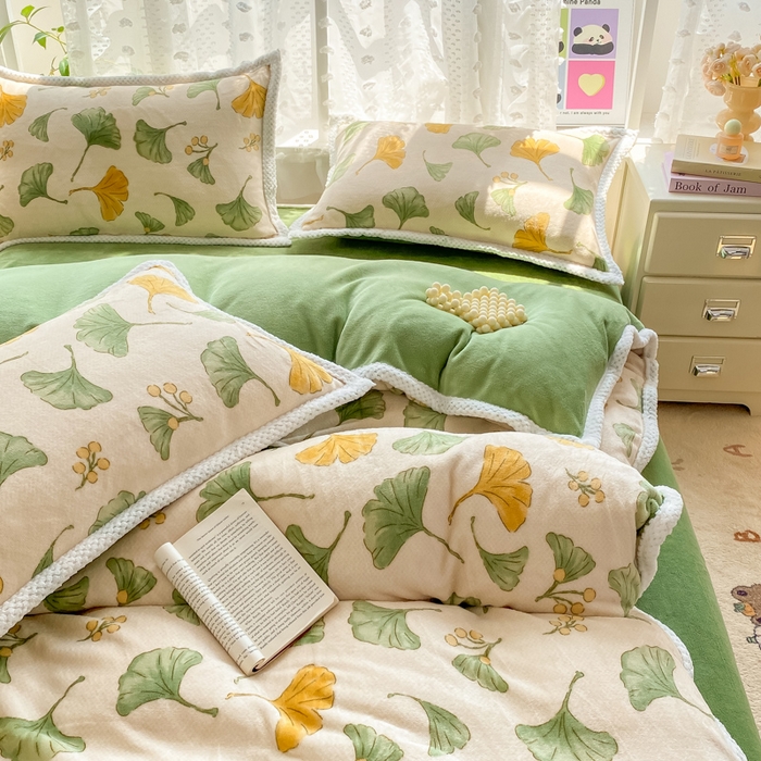 91家纺网 家纺一手货源 找家纺 阿亮家纺 2025新款高克重大包边菠萝格牛奶绒活性印染四件套 银杏叶