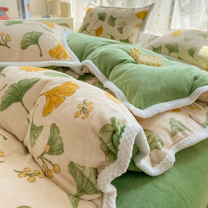 91家纺网 家纺一手货源 找家纺 阿亮家纺 2025新款高克重大包边菠萝格牛奶绒活性印染四件套 银杏叶