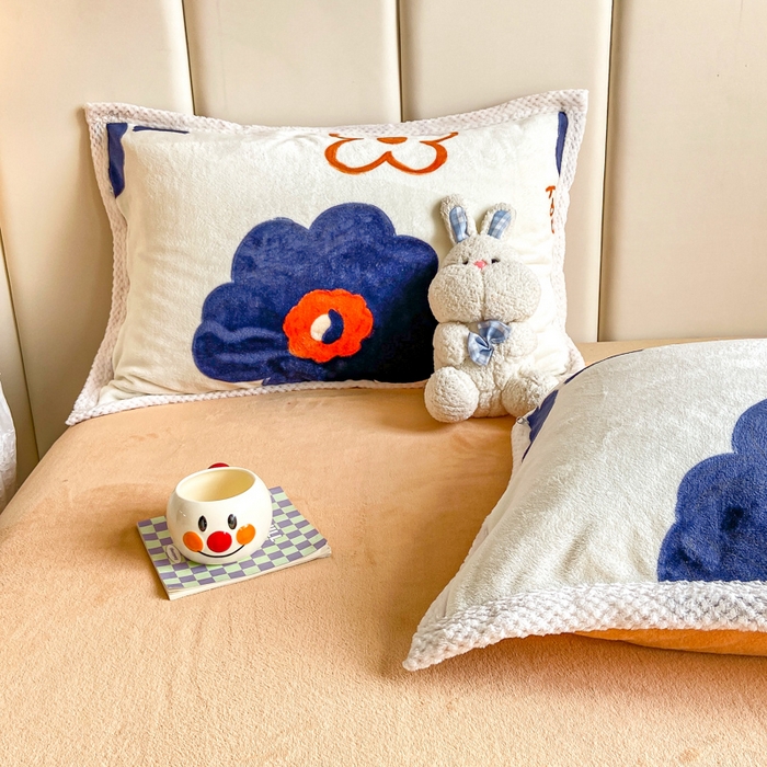 91家纺网 家纺一手货源 找家纺 阿亮家纺 2025新款高克重大包边菠萝格牛奶绒活性印染四件套 悠然清香