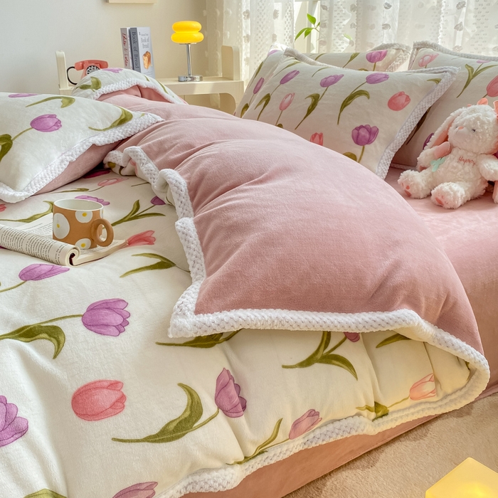 91家纺网 家纺一手货源 找家纺 阿亮家纺 2025新款高克重大包边菠萝格牛奶绒活性印染四件套 郁金香