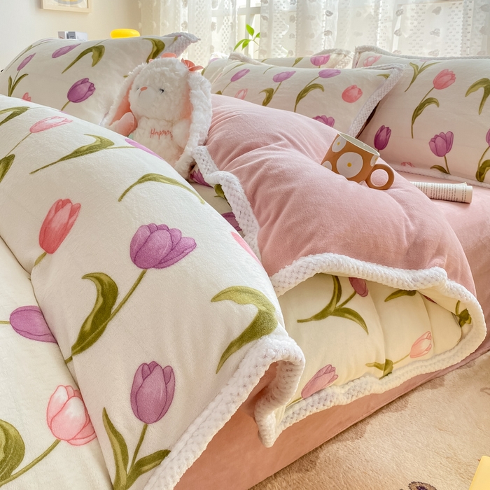 91家纺网 家纺一手货源 找家纺 阿亮家纺 2025新款高克重大包边菠萝格牛奶绒活性印染四件套 郁金香