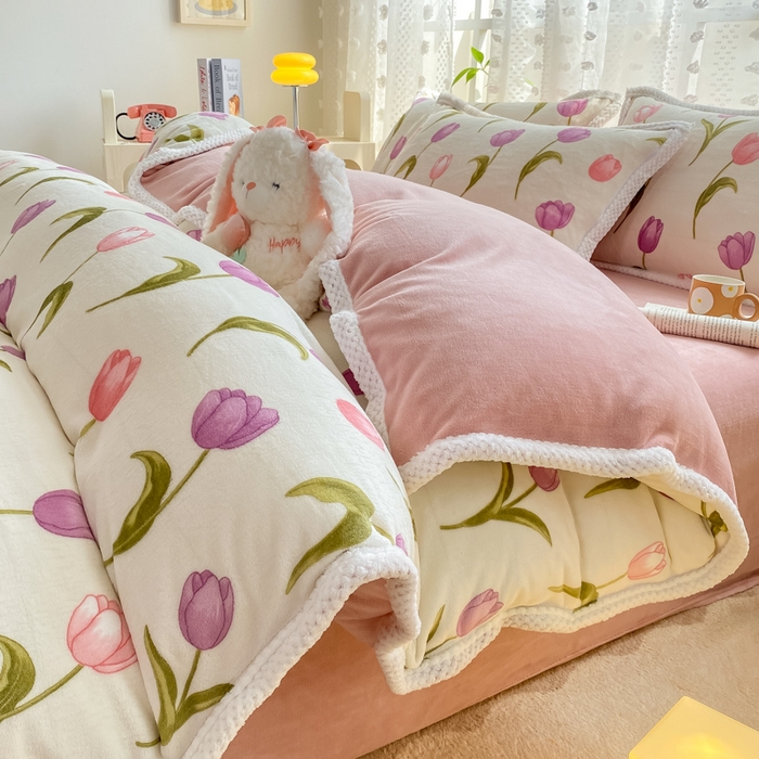 91家纺网 家纺一手货源 找家纺 阿亮家纺 2025新款高克重大包边菠萝格牛奶绒活性印染四件套 郁金香