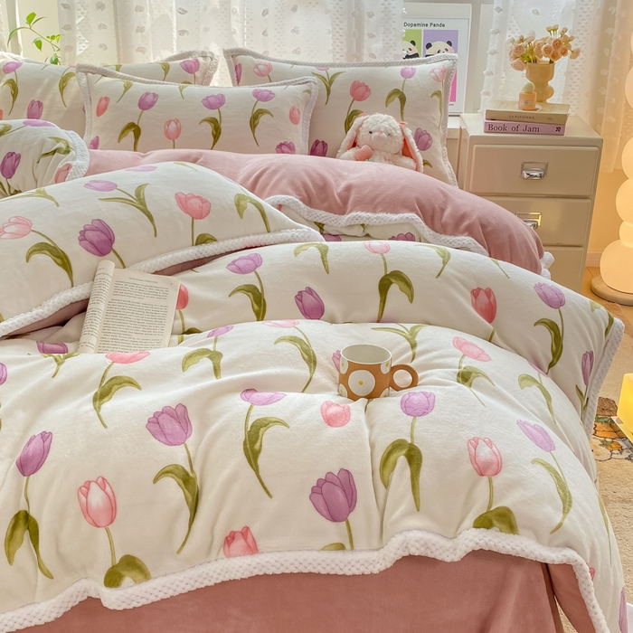 91家纺网 家纺一手货源 找家纺 阿亮家纺 2025新款高克重大包边菠萝格牛奶绒活性印染四件套 郁金香