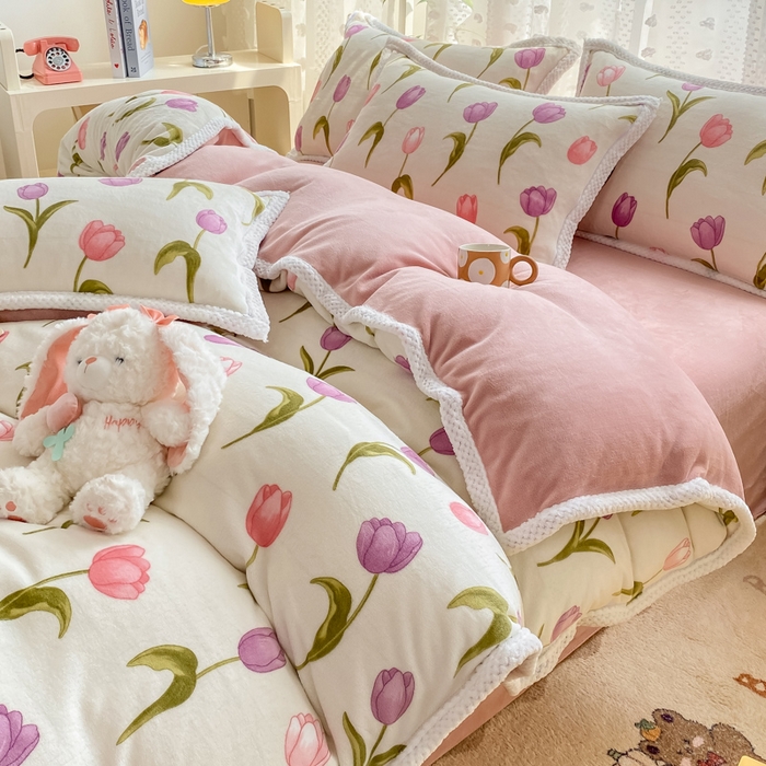 91家纺网 家纺一手货源 找家纺 阿亮家纺 2025新款高克重大包边菠萝格牛奶绒活性印染四件套 郁金香