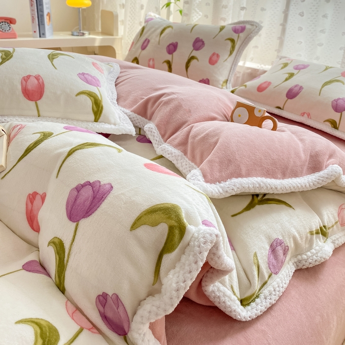 91家纺网 家纺一手货源 找家纺 阿亮家纺 2025新款高克重大包边菠萝格牛奶绒活性印染四件套 郁金香