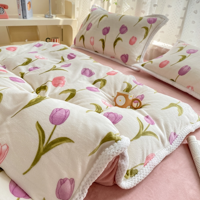 91家纺网 家纺一手货源 找家纺 阿亮家纺 2025新款高克重大包边菠萝格牛奶绒活性印染四件套 郁金香