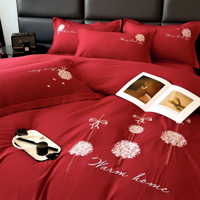 91家纺网 家纺一手货源 找家纺 韩后家纺 2025新款亲肤舒适纯色刺绣四件套-水墨青花系列 水墨青花-魂动红