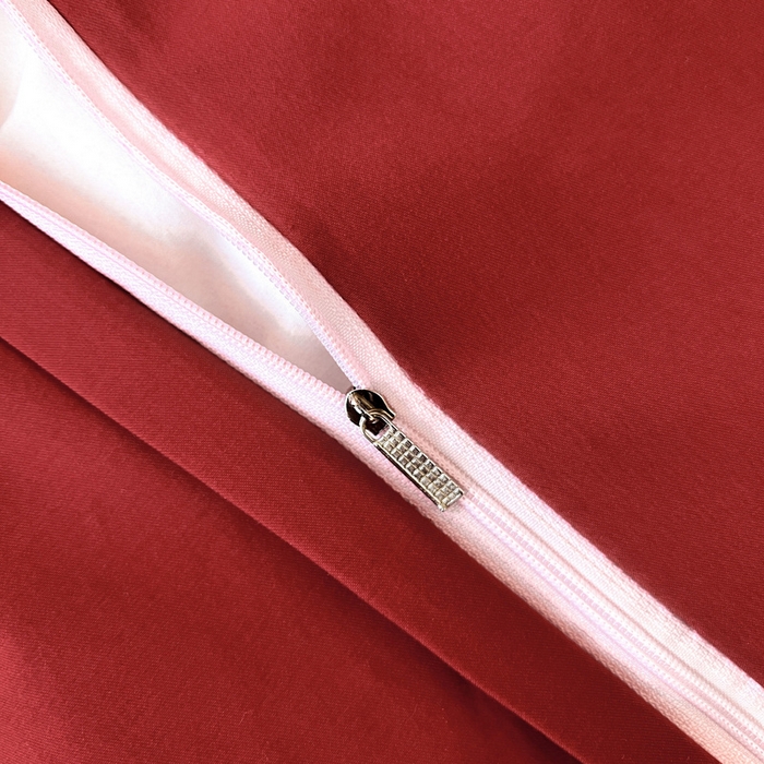 91家纺网 家纺一手货源 找家纺 韩后家纺 2025新款亲肤舒适纯色刺绣四件套-水墨青花系列 水墨青花-魂动红