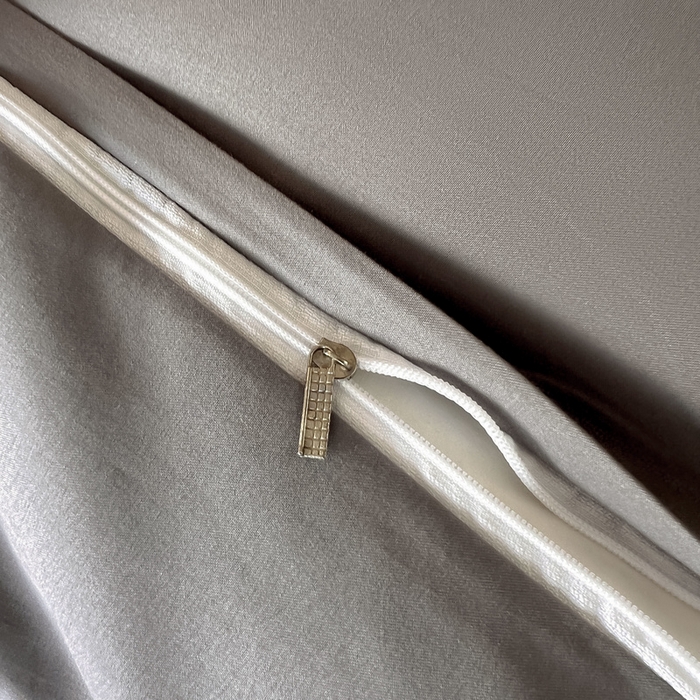 91家纺网 家纺一手货源 找家纺 韩后家纺 2025新款亲肤舒适纯色刺绣四件套-水墨青花系列 水墨青花-火山灰