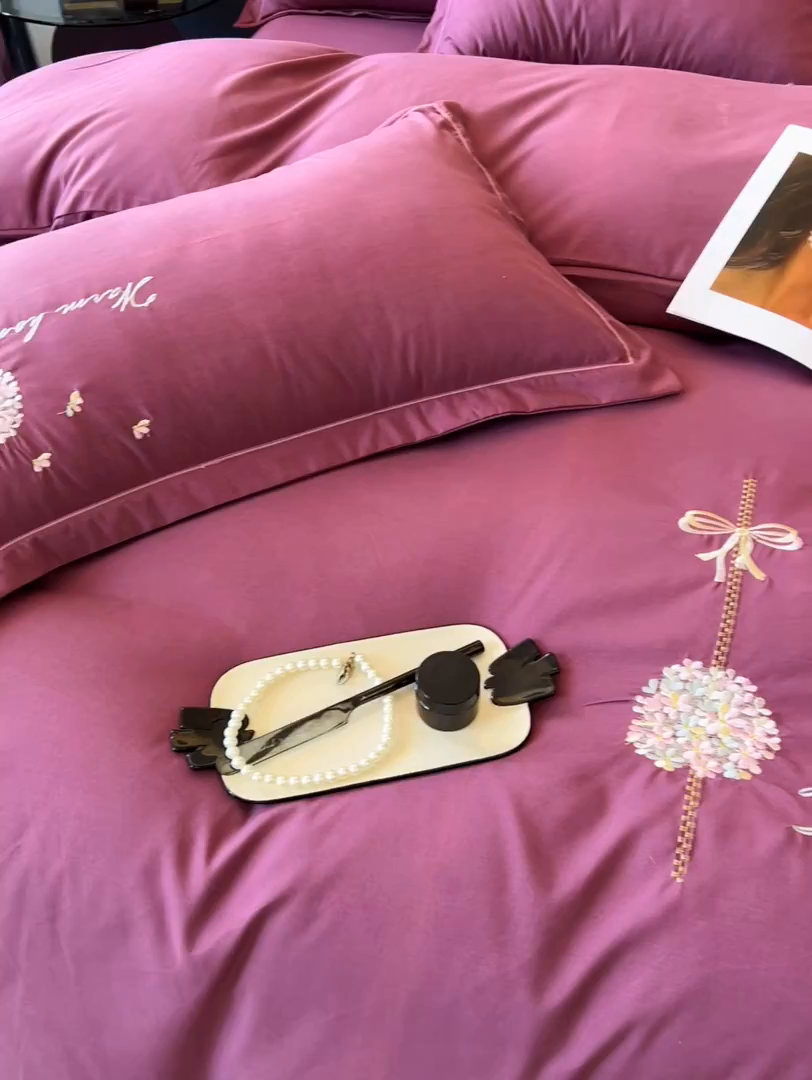 91家纺网 家纺一手货源 找家纺 韩后家纺 2025新款亲肤舒适纯色刺绣四件套-水墨青花系列 水墨青花-流光紫