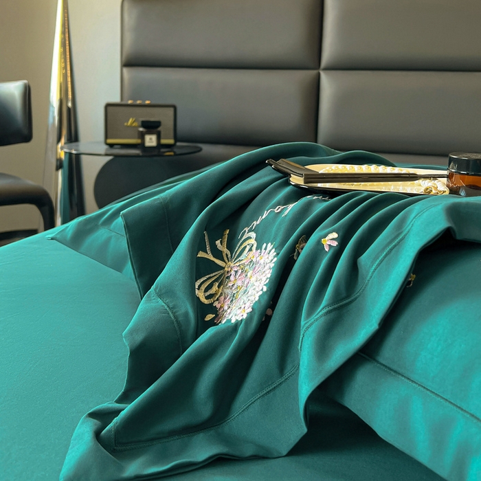 91家纺网 家纺一手货源 找家纺 韩后家纺 2025新款亲肤舒适纯色刺绣四件套-水墨青花系列 水墨青花-摩卡绿