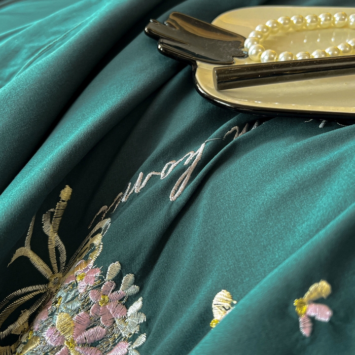 91家纺网 家纺一手货源 找家纺 韩后家纺 2025新款亲肤舒适纯色刺绣四件套-水墨青花系列 水墨青花-摩卡绿