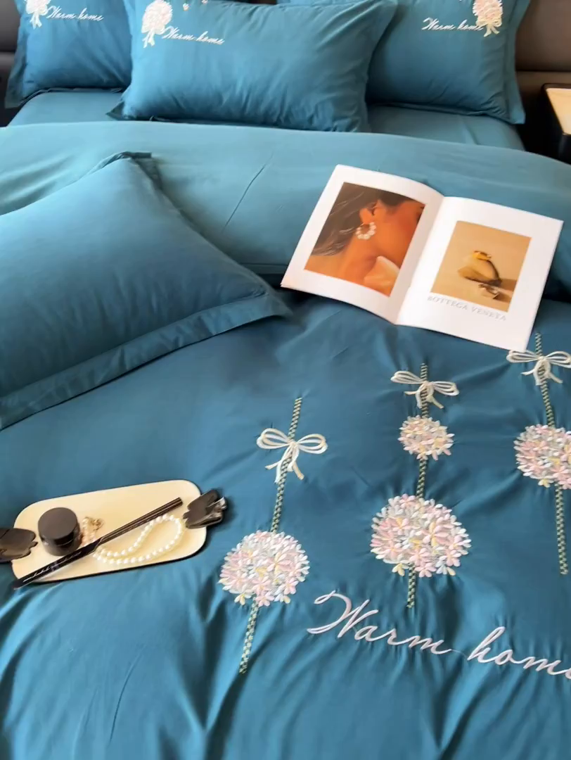 91家纺网 家纺一手货源 找家纺 韩后家纺 2025新款亲肤舒适纯色刺绣四件套-水墨青花系列 水墨青花-摩卡绿