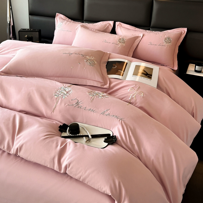 91家纺网 家纺一手货源 找家纺 韩后家纺 2025新款亲肤舒适纯色刺绣四件套-水墨青花系列 水墨青花-浅粉