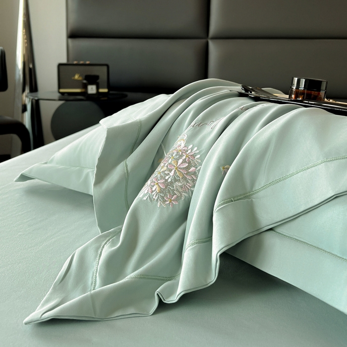 91家纺网 家纺一手货源 找家纺 韩后家纺 2025新款亲肤舒适纯色刺绣四件套-水墨青花系列 水墨青花-浅石蓝