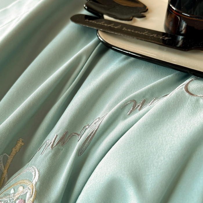 91家纺网 家纺一手货源 找家纺 韩后家纺 2025新款亲肤舒适纯色刺绣四件套-水墨青花系列 水墨青花-浅石蓝