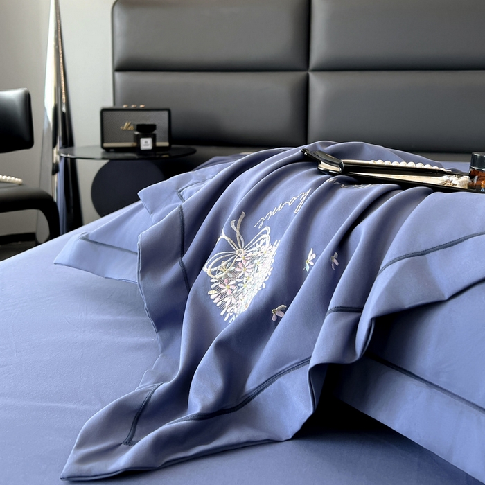 91家纺网 家纺一手货源 找家纺 韩后家纺 2025新款亲肤舒适纯色刺绣四件套-水墨青花系列 水墨青花-天空蓝