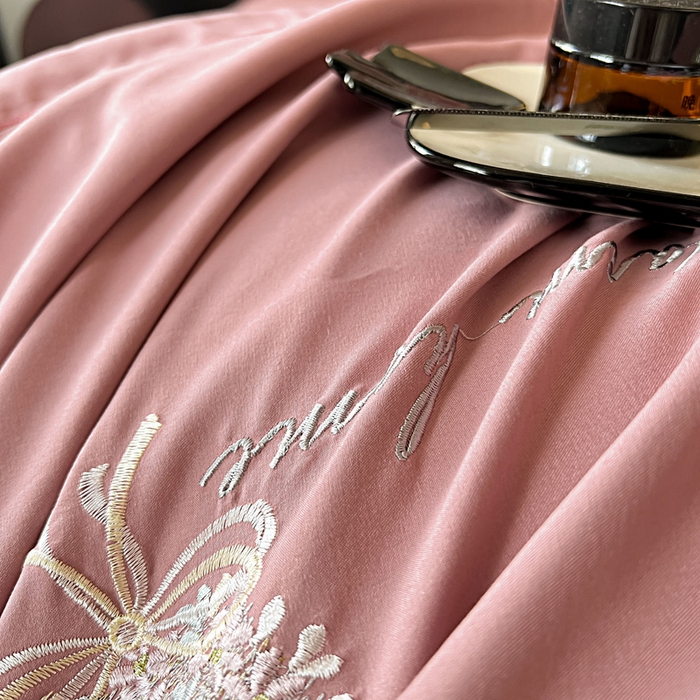 91家纺网 家纺一手货源 找家纺 韩后家纺 2025新款亲肤舒适纯色刺绣四件套-水墨青花系列 水墨青花-相思粉