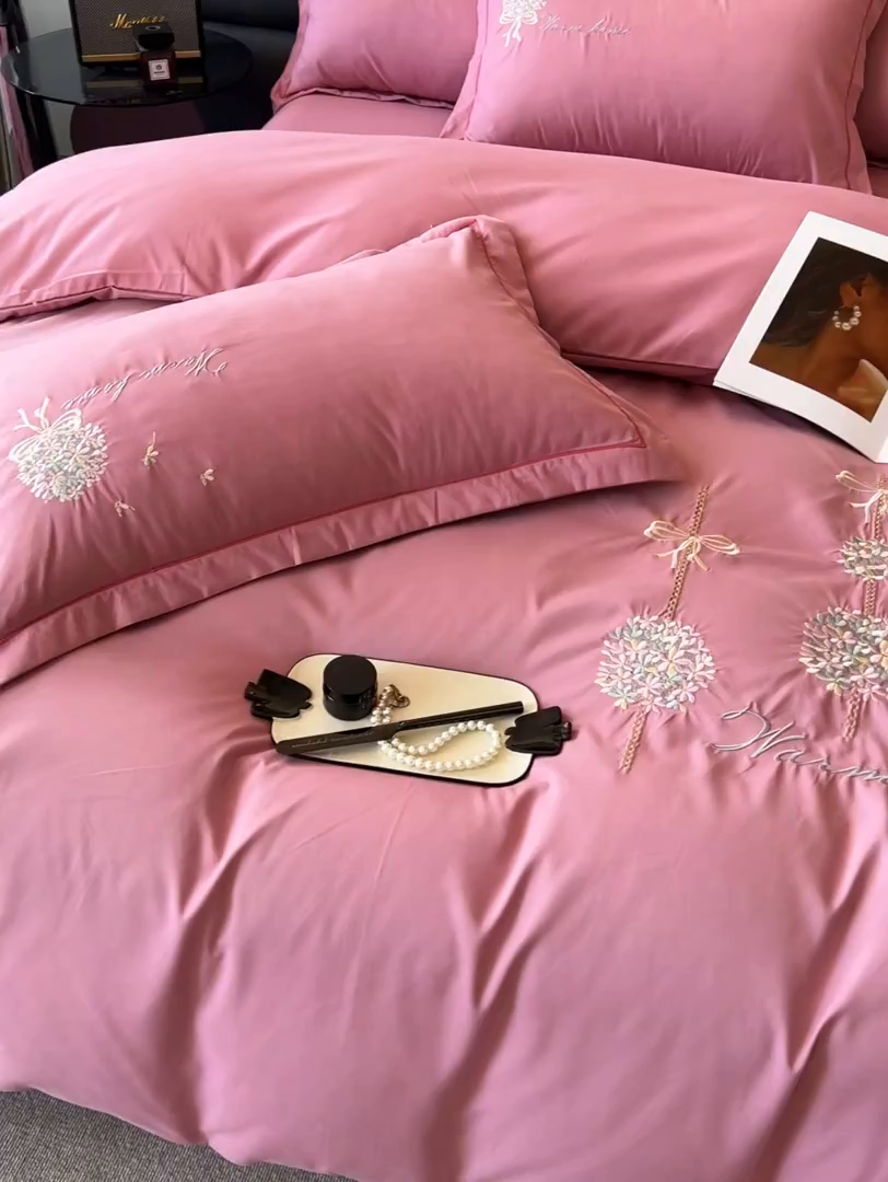 91家纺网 家纺一手货源 找家纺 韩后家纺 2025新款亲肤舒适纯色刺绣四件套-水墨青花系列 水墨青花-相思粉