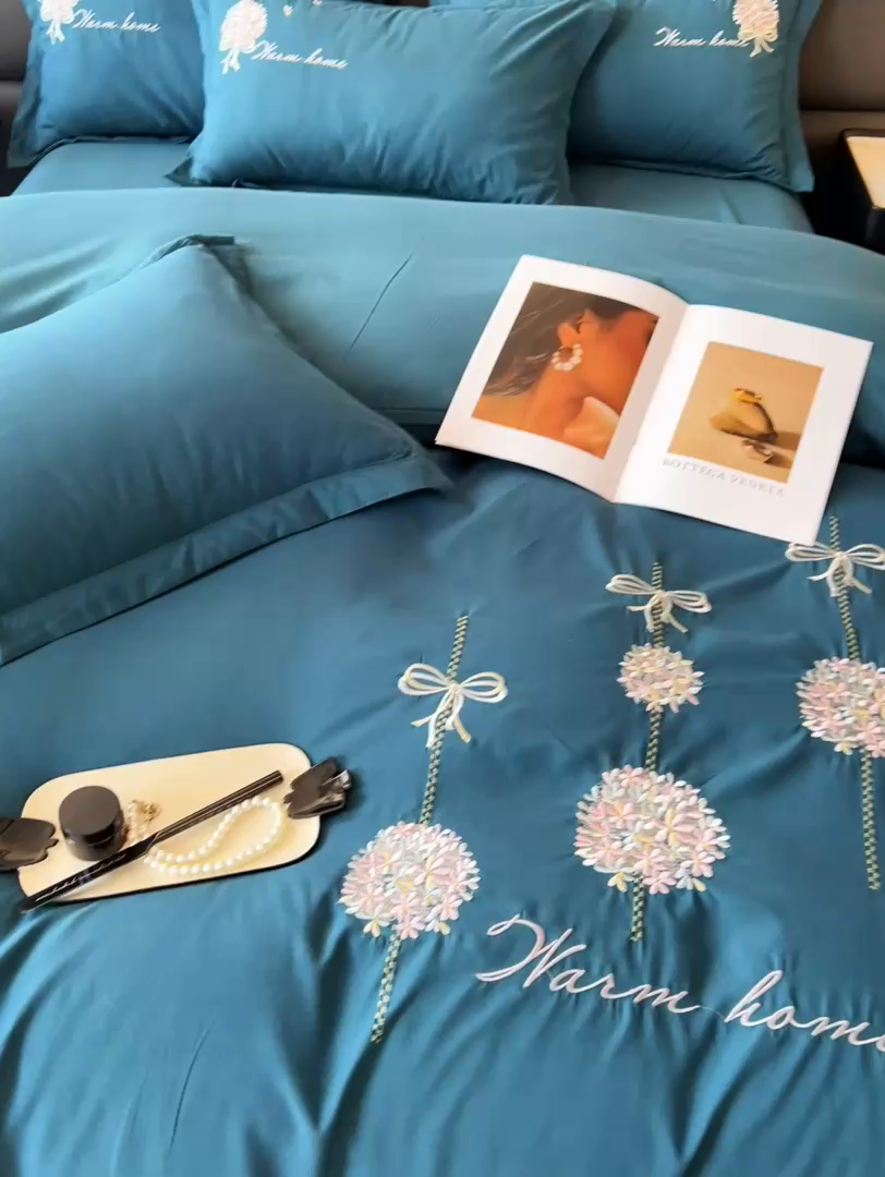 91家纺网 家纺一手货源 找家纺 韩后家纺 2025新款亲肤舒适纯色刺绣四件套-水墨青花系列 水墨青花-孔雀蓝