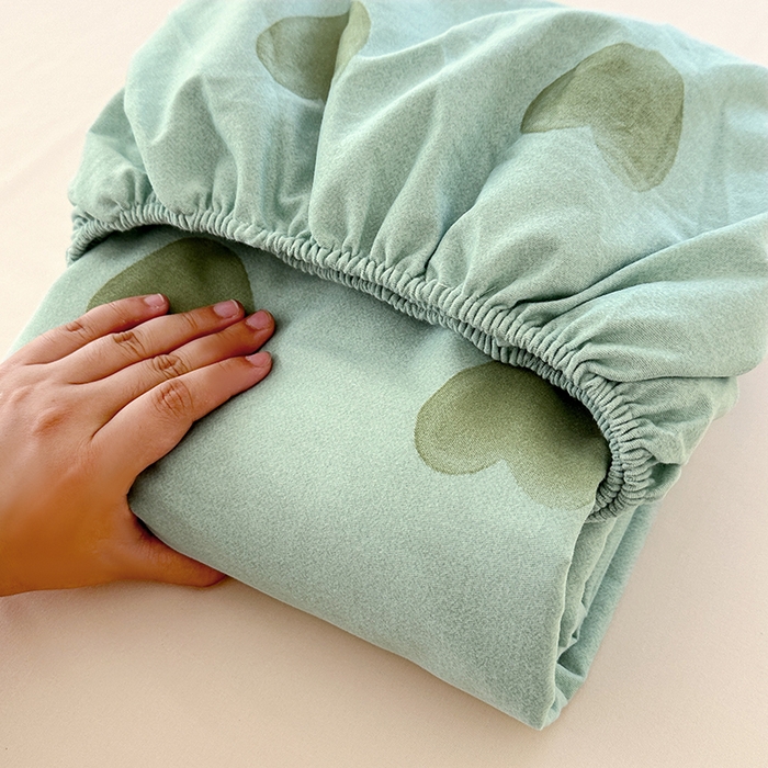 91家纺网 家纺一手货源 找家纺 家贝爱 2025新款加厚生态全棉磨毛床笠 爱心莓