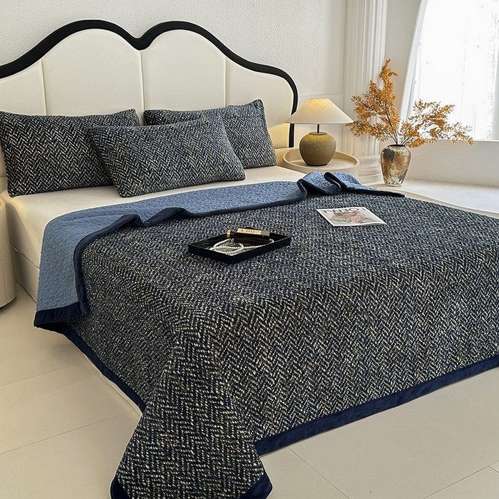 91家纺网 家纺一手货源 找家纺 大渔生活 2025新款高克重牛奶绒夹棉床盖单床盖床盖单件 爱丽丝