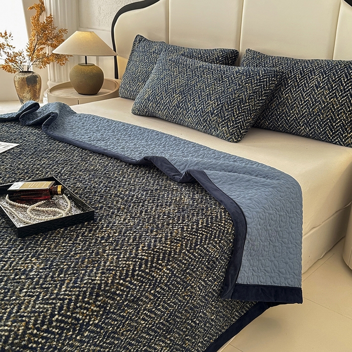 91家纺网 家纺一手货源 找家纺 大渔生活 2025新款高克重牛奶绒夹棉床盖单床盖床盖单件 爱丽丝