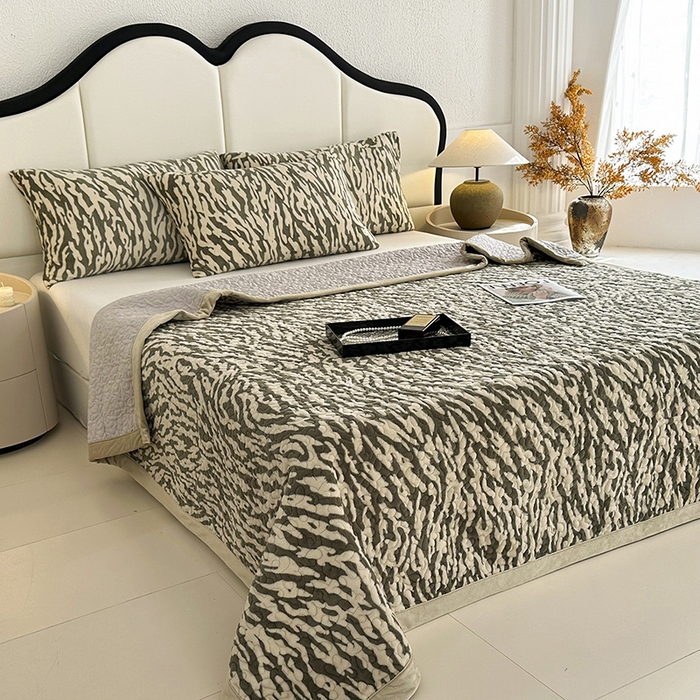 91家纺网 家纺一手货源 找家纺 大渔生活 2025新款高克重牛奶绒夹棉床盖单床盖床盖单件 豹纹诱惑