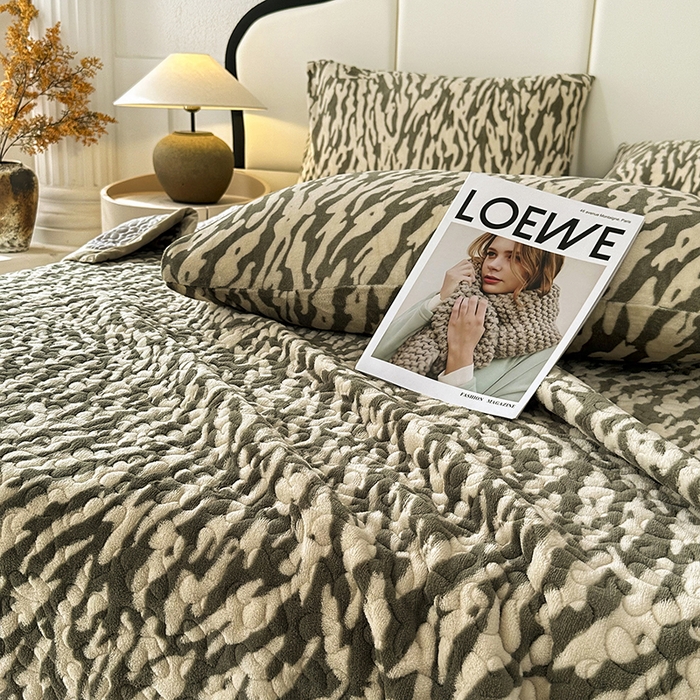 91家纺网 家纺一手货源 找家纺 大渔生活 2025新款高克重牛奶绒夹棉床盖单床盖床盖单件 豹纹诱惑