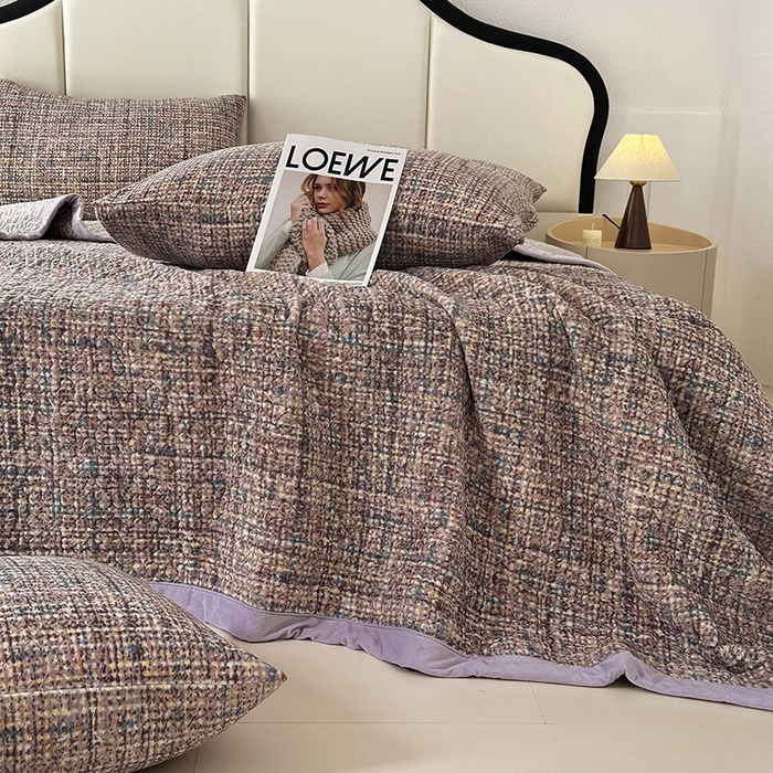 91家纺网 家纺一手货源 找家纺 大渔生活 2025新款高克重牛奶绒夹棉床盖单床盖床盖单件 小相思