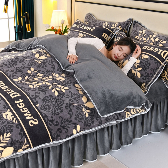 91家纺网 家纺一手货源 找家纺 绒品壹家  2025新款电商直播爆款高克重5斤牛奶绒金貂绒印花床裙款三件套四件套 发财树