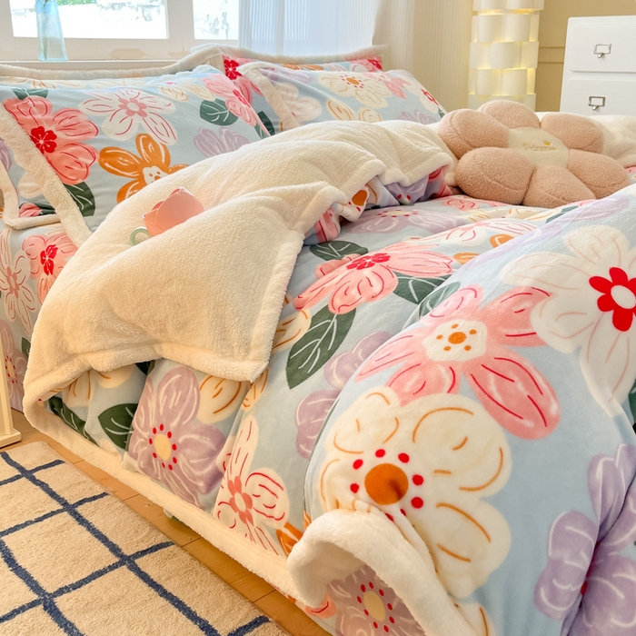 91家纺网 家纺一手货源 找家纺 娜朵家纺 2025新款加厚包边羊羔绒印花四件套 花漾