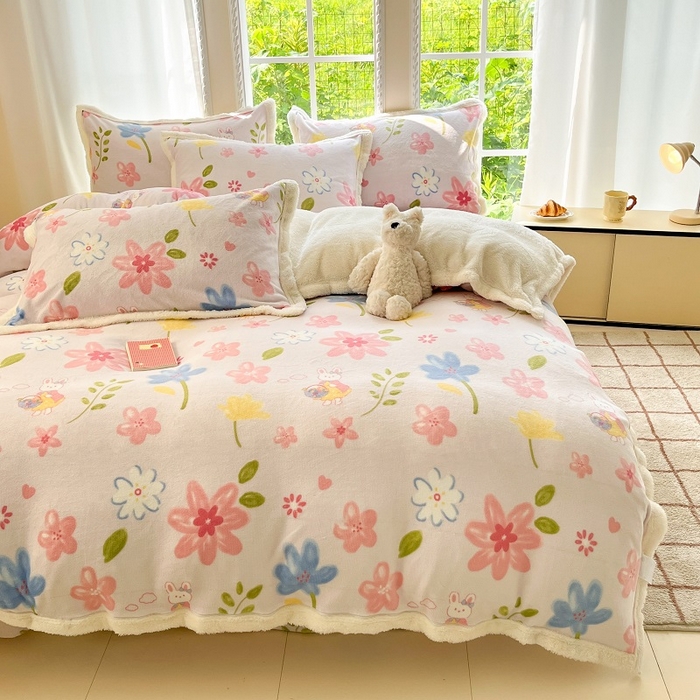 91家纺网 家纺一手货源 找家纺 娜朵家纺 2025新款加厚包边羊羔绒印花四件套 花花世界