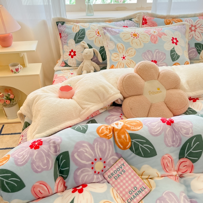 91家纺网 家纺一手货源 找家纺 娜朵家纺 2025新款加厚包边羊羔绒印花四件套 花漾