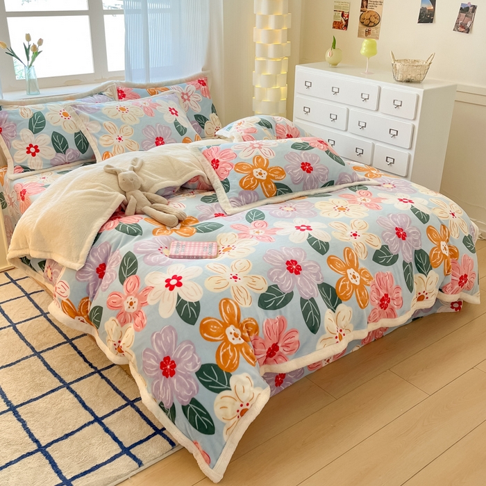 91家纺网 家纺一手货源 找家纺 娜朵家纺 2025新款加厚包边羊羔绒印花四件套 花漾