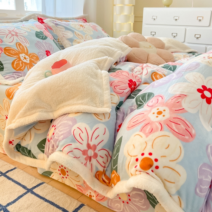 91家纺网 家纺一手货源 找家纺 娜朵家纺 2025新款加厚包边羊羔绒印花四件套 花漾