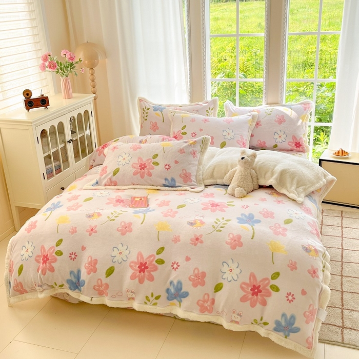 91家纺网 家纺一手货源 找家纺 娜朵家纺 2025新款加厚包边羊羔绒印花四件套 花花世界