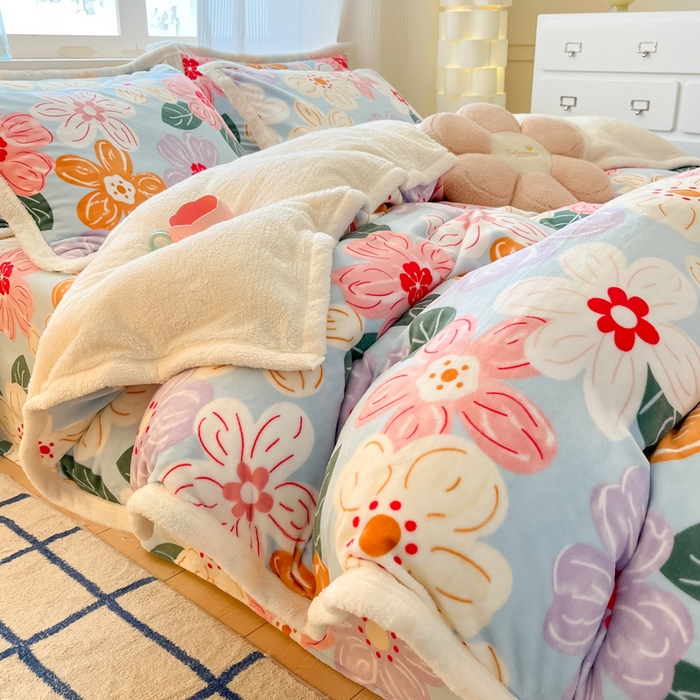 91家纺网 家纺一手货源 找家纺 娜朵家纺 2025新款加厚包边羊羔绒印花四件套 花漾