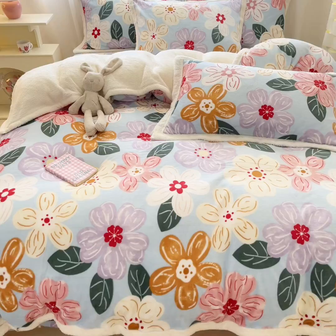 91家纺网 家纺一手货源 找家纺 娜朵家纺 2025新款加厚包边羊羔绒印花四件套 花漾