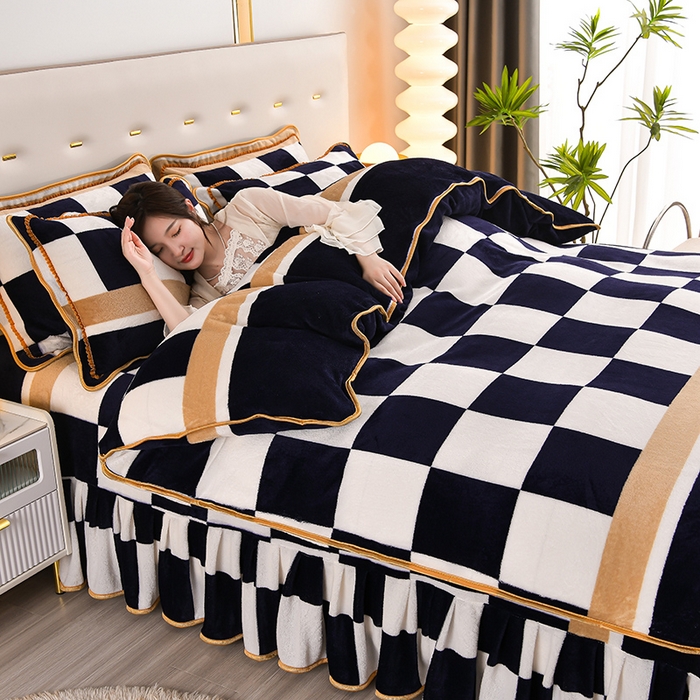 91家纺网 家纺一手货源 找家纺 绒品壹家  2025新款电商直播爆款高克重5斤牛奶绒金貂绒印花床裙款三件套四件套 棋盘格