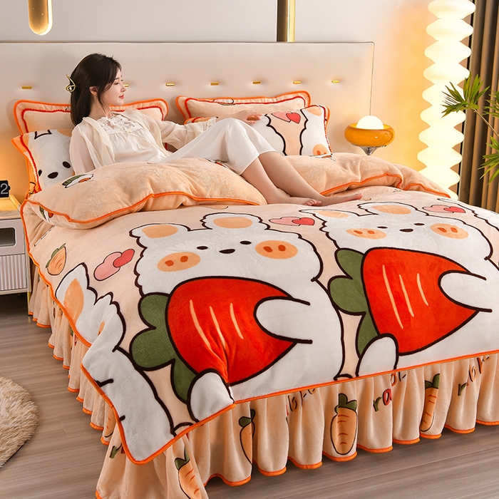 91家纺网 家纺一手货源 找家纺 绒品壹家  2025新款电商直播爆款高克重5斤牛奶绒金貂绒印花床裙款三件套四件套 钱兔似锦