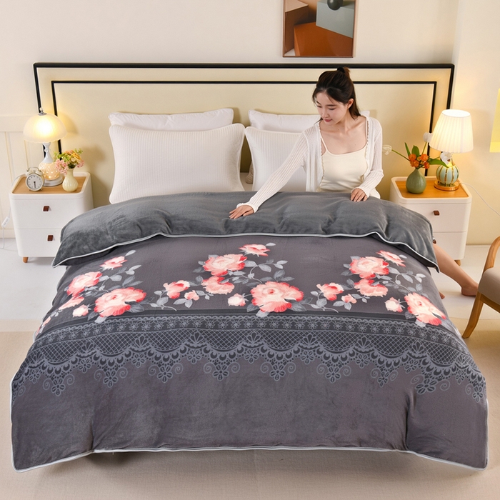 91家纺网 家纺一手货源 找家纺 绒品壹家  2025新款电商直播爆款高克重5斤牛奶绒金貂绒印花床裙款三件套四件套 时尚绽放