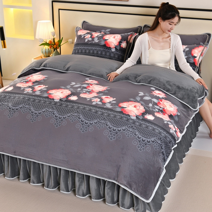 91家纺网 家纺一手货源 找家纺 绒品壹家  2025新款电商直播爆款高克重5斤牛奶绒金貂绒印花床裙款三件套四件套 时尚绽放