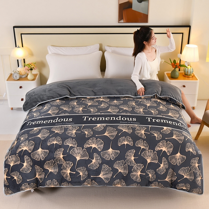 91家纺网 家纺一手货源 找家纺 绒品壹家  2025新款电商直播爆款高克重5斤牛奶绒金貂绒印花床裙款三件套四件套 相伴一生