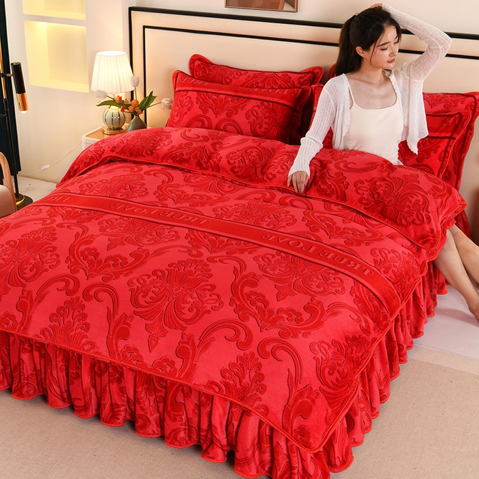 91家纺网 家纺一手货源 找家纺 绒品壹家  2025新款电商直播爆款高克重5斤牛奶绒金貂绒印花床裙款三件套四件套 幸福满园