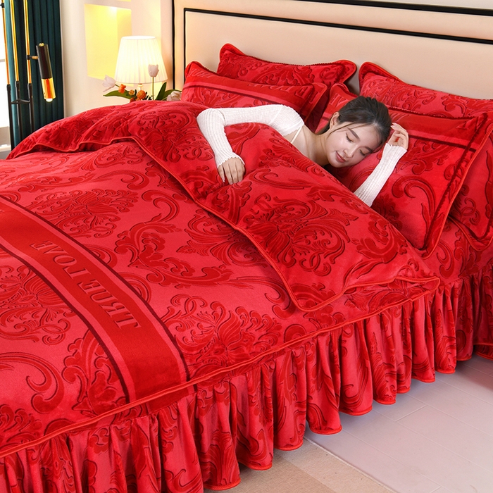 91家纺网 家纺一手货源 找家纺 绒品壹家  2025新款电商直播爆款高克重5斤牛奶绒金貂绒印花床裙款三件套四件套 幸福满园