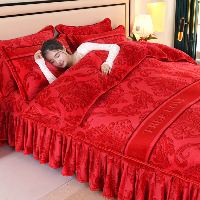 91家纺网 家纺一手货源 找家纺 绒品壹家  2025新款电商直播爆款高克重5斤牛奶绒金貂绒印花床裙款三件套四件套 幸福满园