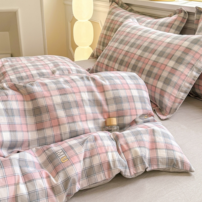 91家纺网 家纺一手货源 找家纺 帛织澜  2025新款全棉喷气12868系列纯棉四件套 木几小格