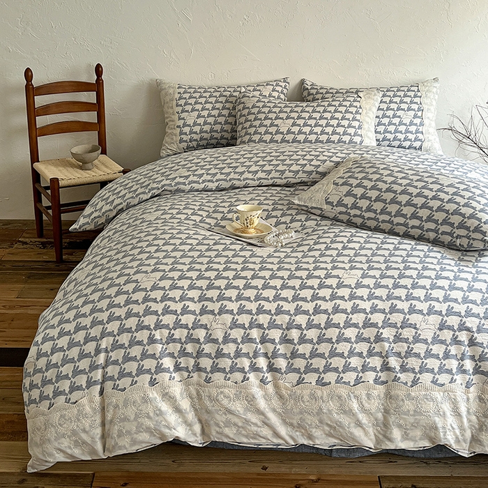 91家纺网 家纺一手货源 找家纺 富米莱（原臻工厂） 2025秋冬新品A类高克重亚麻复古全棉花边侘寂风原麻系列 兔宝宝-蓝