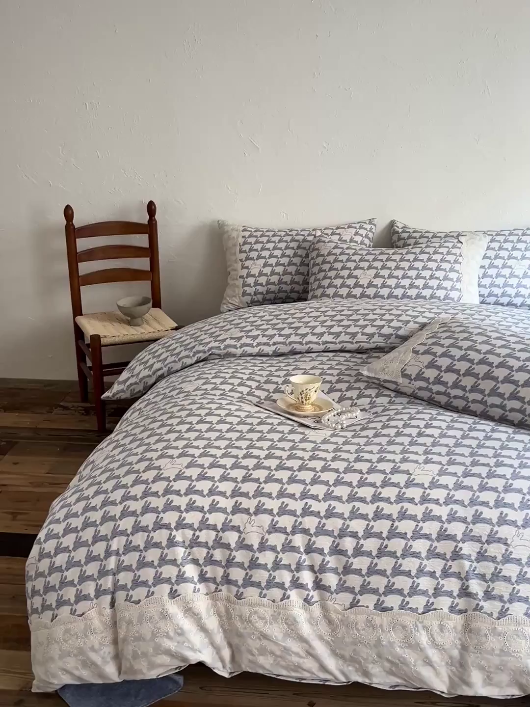 91家纺网 家纺一手货源 找家纺 富米莱（原臻工厂） 2025秋冬新品A类高克重亚麻复古全棉花边侘寂风原麻系列 兔宝宝-蓝